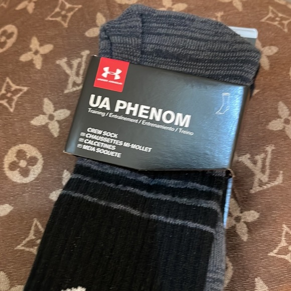 Under Armor Crew Socks - Picture 2 of 3